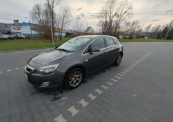 Opel Astra cena 17500 przebieg: 253000, rok produkcji 2010 z Żory małe 92